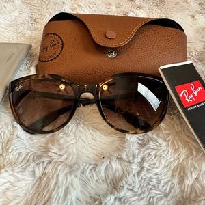 SOLD: Women’s Ray-Bans NWT